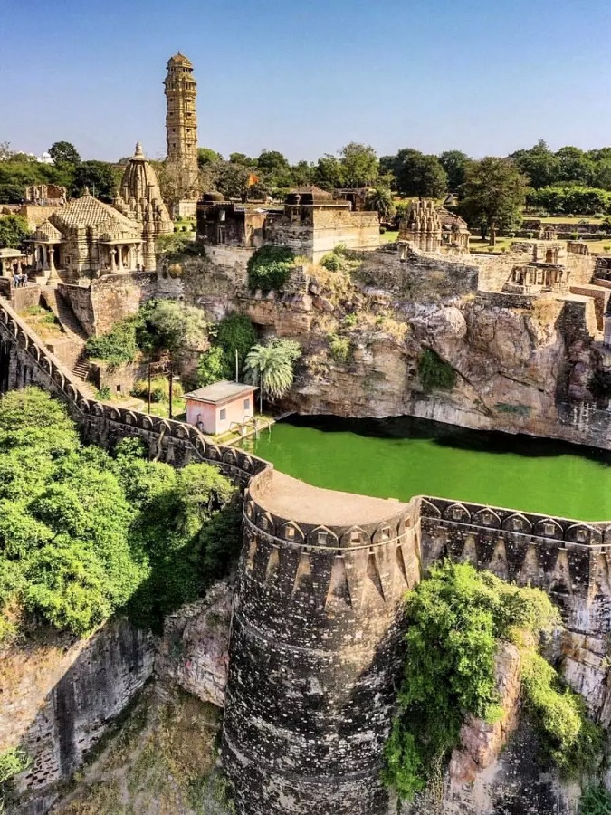 Chittorgarh Taxi Service